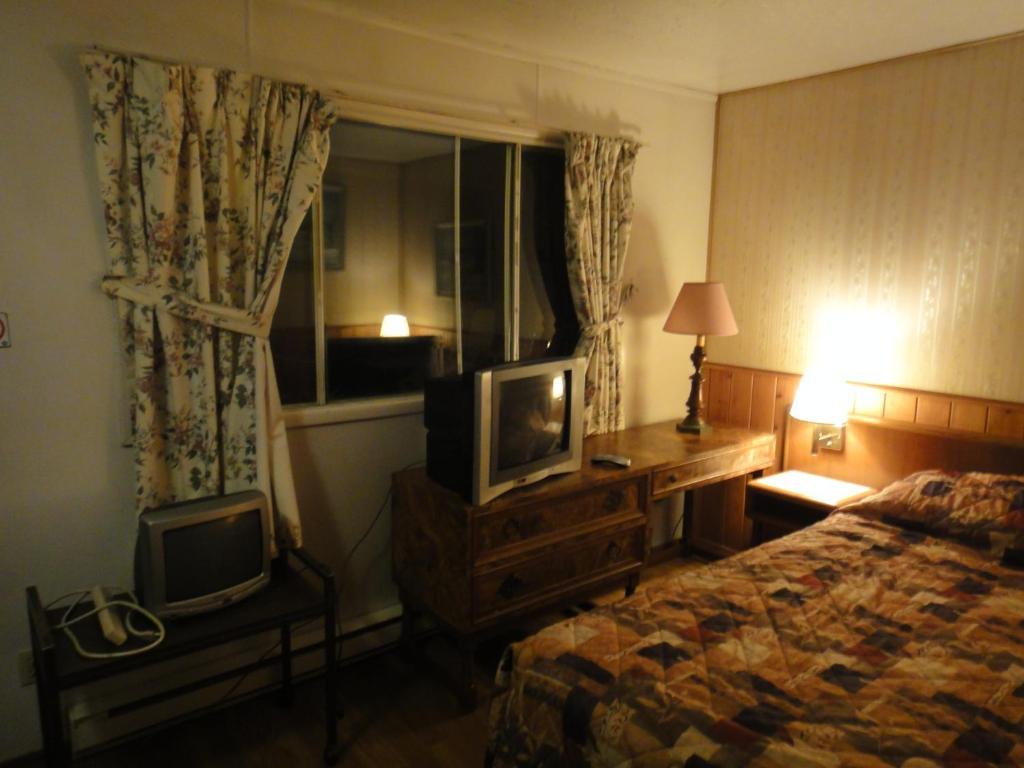 Old Country Motel Thunder Bay Room photo