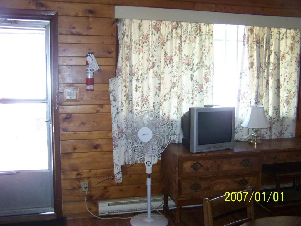 Old Country Motel Thunder Bay Exterior photo